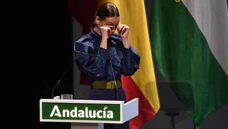 Eva González, emocionada en la entrega de las Medallas de Andalucía 2020