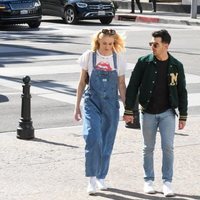 Joe Jonas y Sophie Turner paseando por Los Ángeles