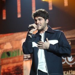 Rafa Medina cantando 'Cojo el saco y me retiro' durante la gala 7 de 'OT 2020'