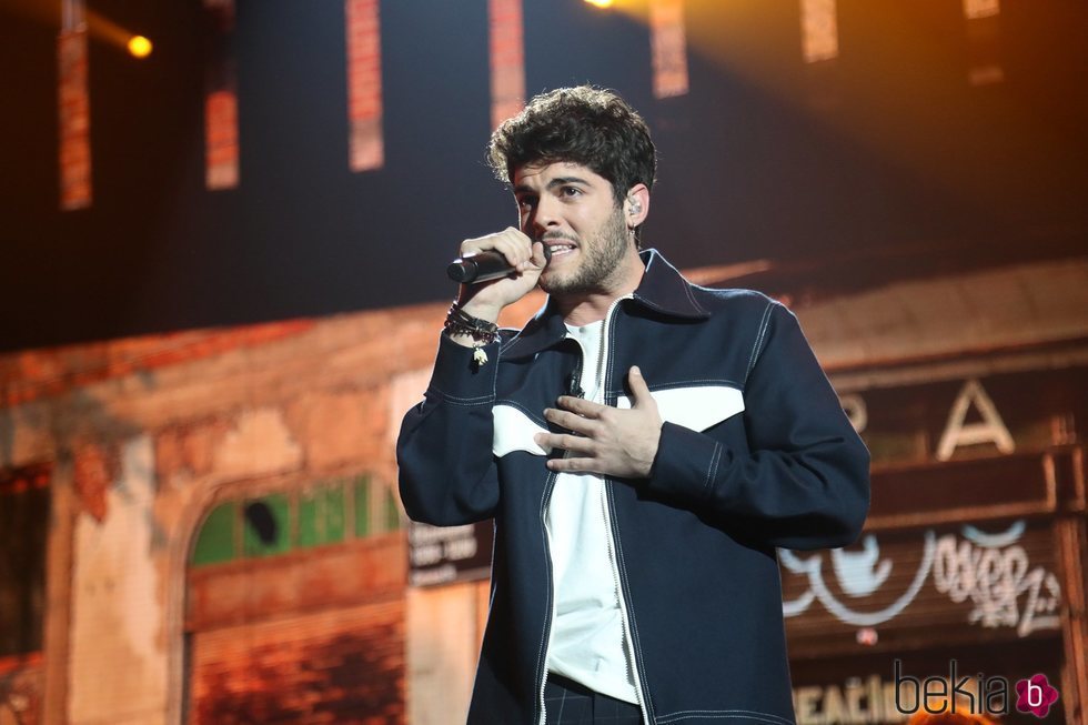 Rafa Medina cantando 'Cojo el saco y me retiro' durante la gala 7 de 'OT 2020'