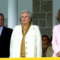 La Infanta Pilar y la Reina Sofía presidiendo una entrega de premios