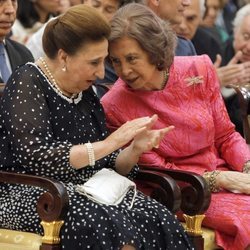 La Infanta Margarita y la Reina Sofía compartiendo confidencias