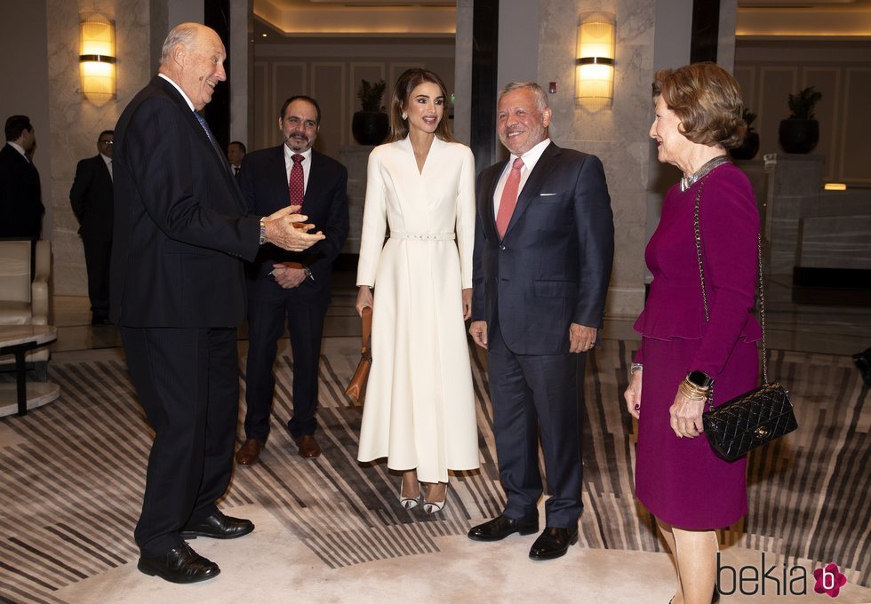 Harald y Sonia de Noruega, muy divertidos junto a Abdalá y Rania de Jordania en la Visita de Estado de los Reyes de Noruega a Jordania