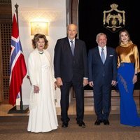 Harald y Sonia de Noruega, Abdalá y Rania de Jordania y Hussein de Jordania en la cena de gala por la Visita de Estado de los Reyes de Noruega a Jordania