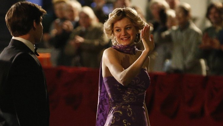 Emma Corrin interpretando a Lady Di en The Royal Opera House en la cuarta temporada de 'The Crown'