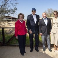 Harald y Sonia de Noruega y Abdalá y Rania de Jordania en un yacimiento arqueológico en Jordania