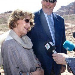 Harald y Sonia de Noruega atienden a la prensa en Petra