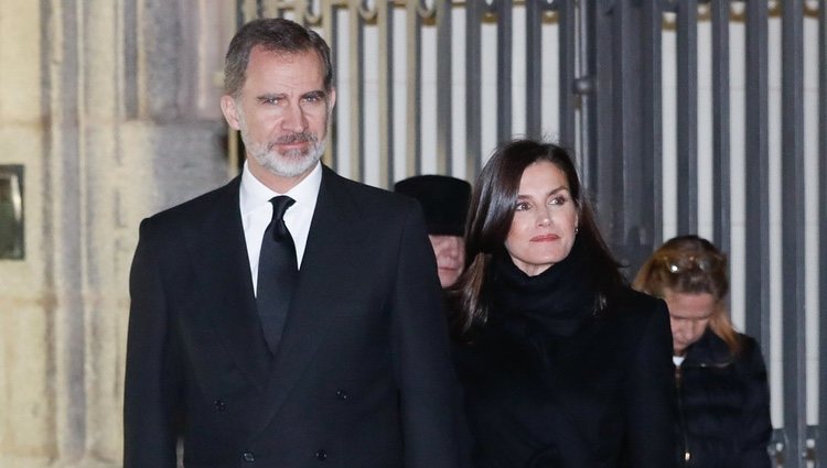 Los Reyes Felipe y Letizia acudiendo a la misa funeral de Plácido Arango