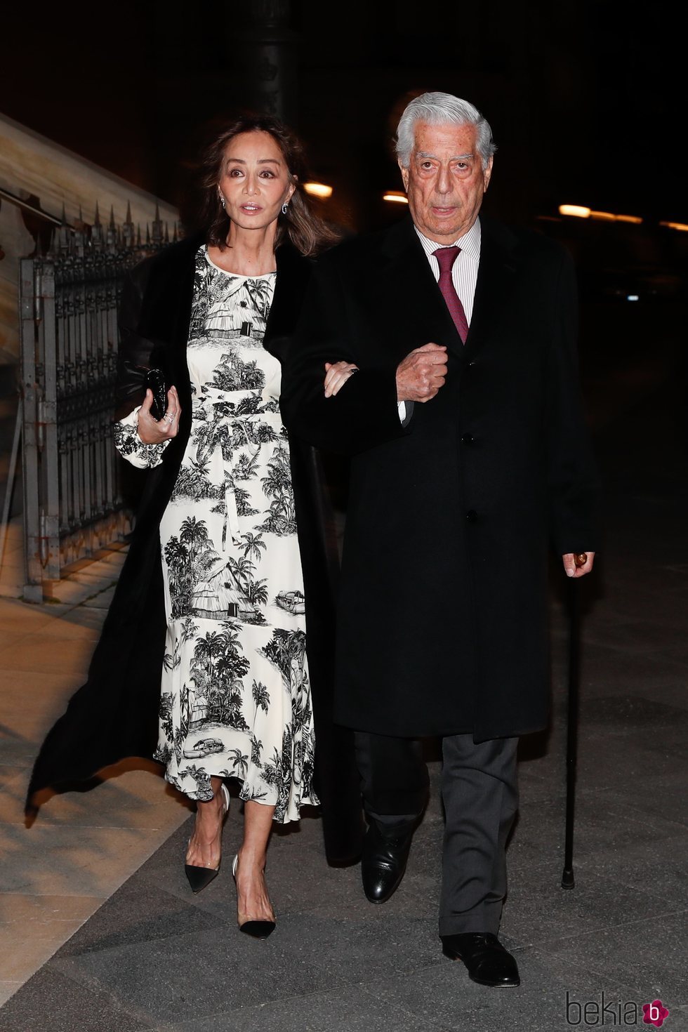 Isabel Preysler y Mario Vargas Llosa acudiendo a la misa funeral de Plácido Arango