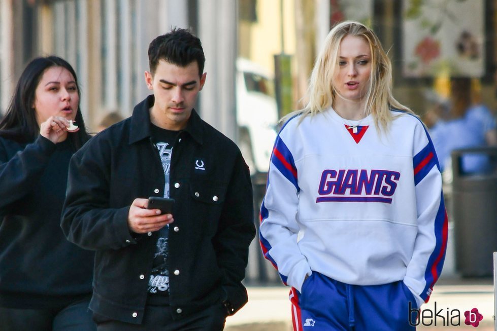 Sophie Turner y Joe Jonas paseando por Los Ángeles