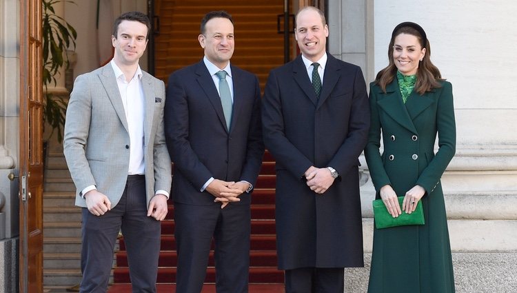 El Príncipe Guillermo y Kate Middleton con el Primer Ministro de Irlanda y su pareja en su visita oficial a Irlanda