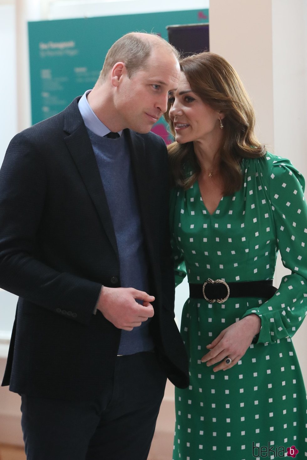 El Príncipe Guillermo y Kate Middleton en un momento cómplice en su visita oficial a Irlanda