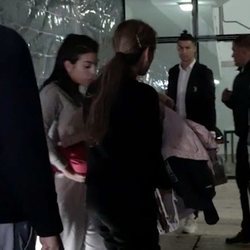 Cristiano Ronaldo y Georgina Rodríguez llegando a Madeira con sus hijos