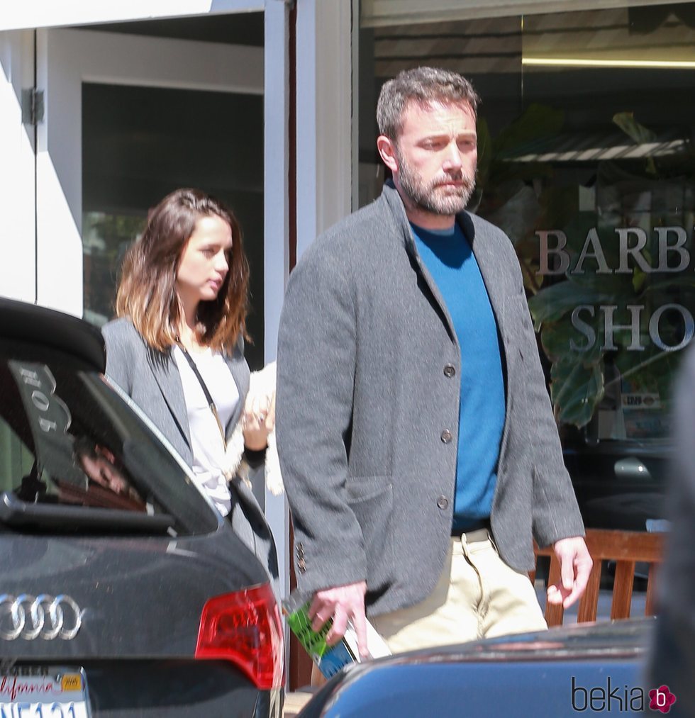 Ana de Armas y Ben Affleck saliendo a tomar un café juntos tras confirmarse su relación