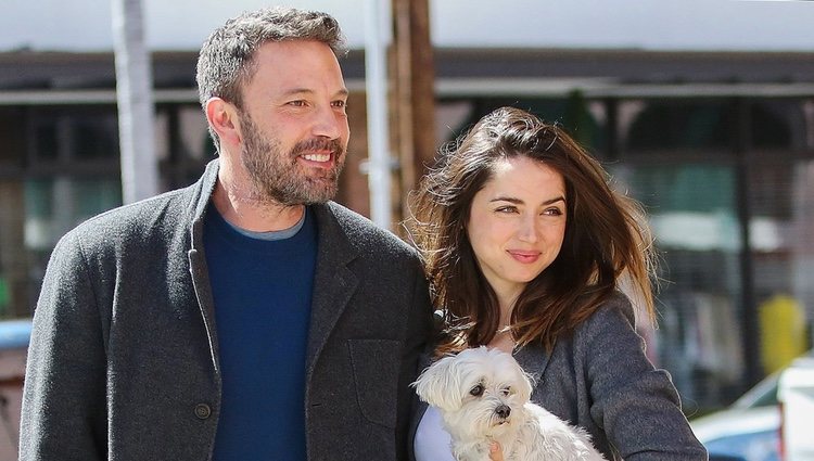 Ana de Armas y Ben Affleck pasean por Los Angeles