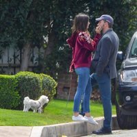 Ben Affleck y Ana de Armas en actitud cariñosa durante su paseo por Los Ángeles