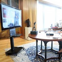 Los Reyes Felipe y Letizia mantienen una videoconferencia desde La Zarzuela por el coronavirus