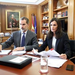 Los Reyes Felipe y Letizia teletrabajando desde La Zarzuela