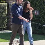 Ana de Armas y Ben Affleck paseando abrazados por Los Ángeles