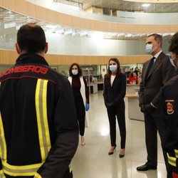 Los Reyes Felipe y Letizia junto a Isabel Díaz-Ayuso visitando la Agencia de Seguridad y Emergencias Madrid 112