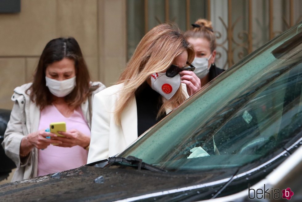 Ana Obregón con sus hermanas Celia y Amalia tras la muerte de Álex Lequio