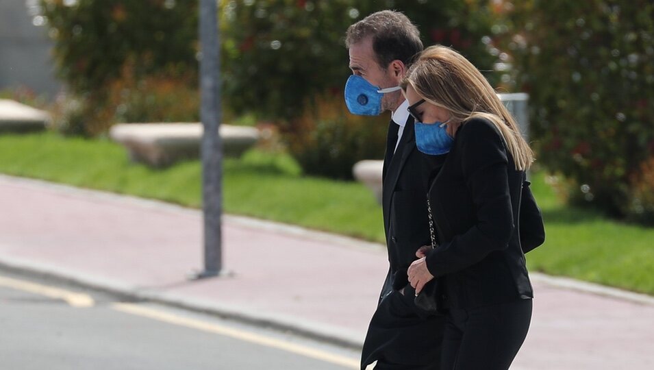 Ana Obregón y Alessandro Lequio llegando al Tanatorio de La Paz en Madrid para dar el último adiós a Álex Lequio