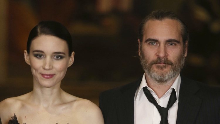 Joaquin Phoenix y Rooney Mara en una proyección de 'María Magdalena'