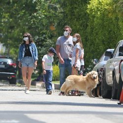 Ana de Armas y Ben Affleck pasean junto a los hijos del actor