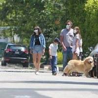 Ana de Armas y Ben Affleck pasean junto a los hijos del actor