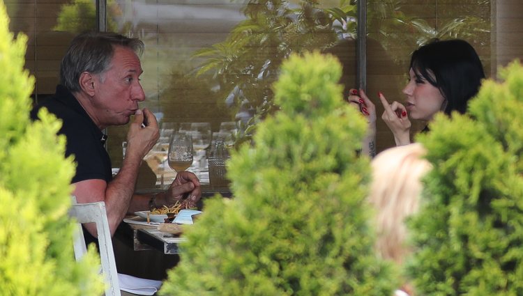 Alejandra Rubio y su padre Alejandro comiendo juntos en la Fase 1 de la desescalada