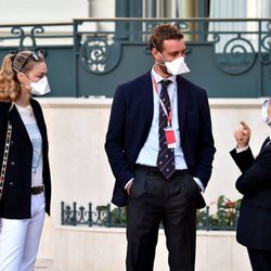 Pierre Casiraghi y Beatrice Borromeo con mascarilla en su reaparición tras el confinamiento