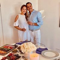 Theodora de Grecia y Matthew Kumar en una celebración