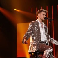 Hugo Cobo cantando 'La leyenda del tiempo' en la gala 11 de 'OT 2020'