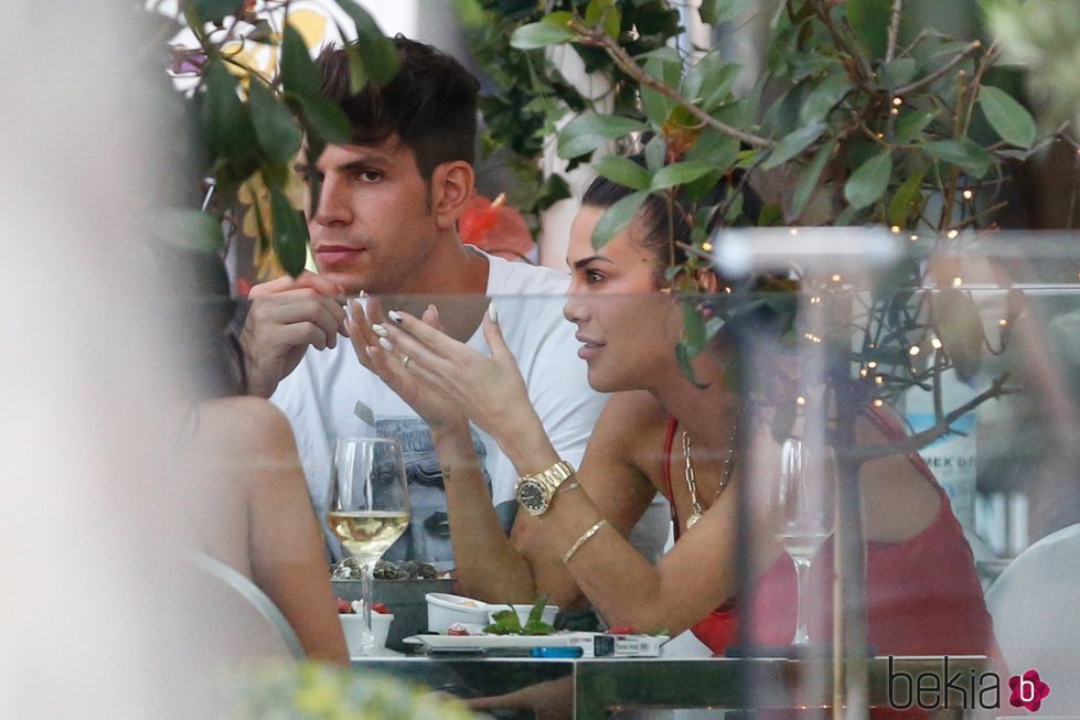 Diego Matamoros y Carla Barber, juntos en una terraza de Madrid