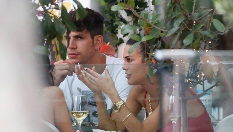 Diego Matamoros y Carla Barber, juntos en una terraza de Madrid