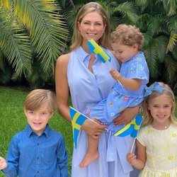 Magdalena de Suecia con sus hijos Leonor, Nicolás y Adrienne de Suecia en el Día Nacional de Suecia 2020