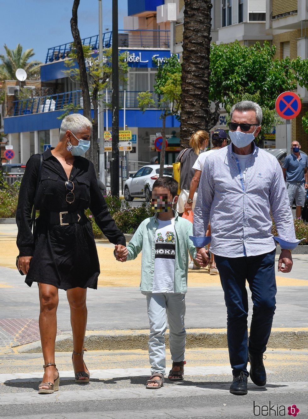 Ana María Aldón con José Ortega Cano y su hijo tras su regreso de 'Supervivientes 2020'