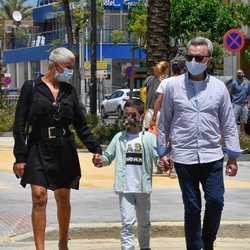 Ana María Aldón con José Ortega Cano y su hijo tras su regreso de 'Supervivientes 2020'