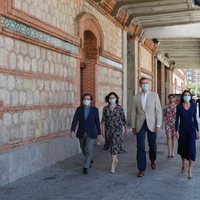 Los Reyes Felipe y Letizia con Isabel Díaz Ayuso, José Luis Martínez-Almeida y el Ministro de Cultura en Matadero Madrid