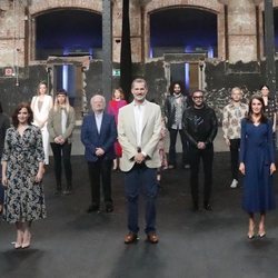 Los Reyes Felipe y Letizia junto a autoridades de Madrid y artistas en Matadero Madrid