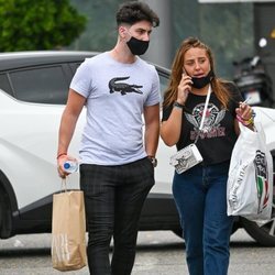 Rocío Flores de compras con su novio Manuel en Málaga tras 'Supervivientes 2020'