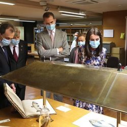 Los Reyes Felipe y Letizia visitando el Museo de Ciencias Naturales de Madrid