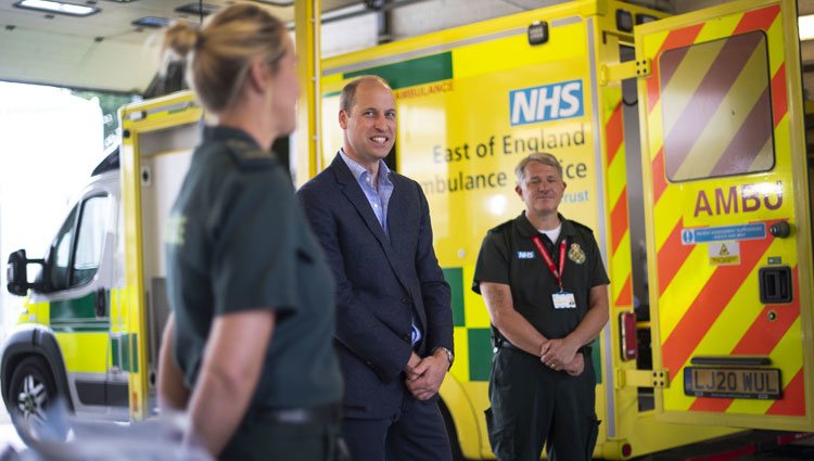 El Príncipe Guillermo visita al personal de ambulancias del Hospital Queen Elizabeth de King's Lynn