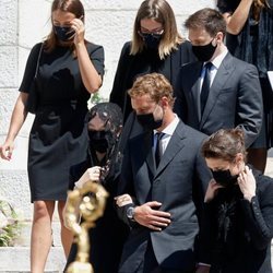 Pauline Ducruet, Camille Gottlieb, Louis Ducruet, Alexandra de Hannover, Pierre Casiraghi y Carlota Casiraghi en el funeral de Elizabeth Anne de Massy