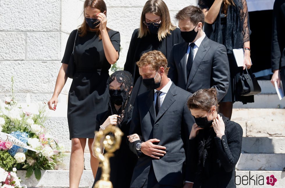 Pauline Ducruet, Camille Gottlieb, Louis Ducruet, Alexandra de Hannover, Pierre Casiraghi y Carlota Casiraghi en el funeral de Elizabeth Anne de Massy