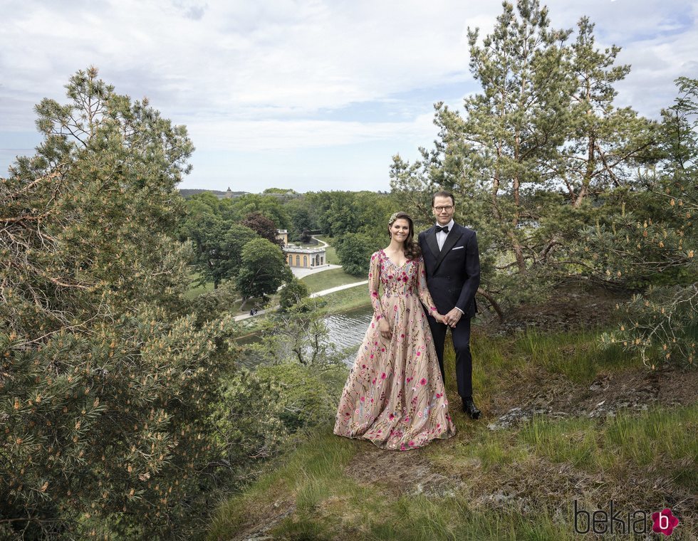 Victoria y Daniel de Suecia posan por sus 10 años de casados