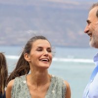 Los Reyes Felipe y Letizia riéndose en Las Palmas de Gran Canaria