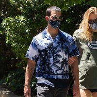 Sophie Turner y Joe Jonas pasean durante el embarazo de la actriz