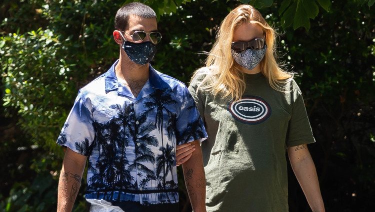 Sophie Turner y Joe Jonas pasean durante el embarazo de la actriz