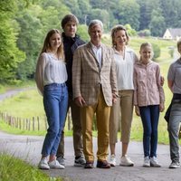 Felipe y Matilde de Bélgica con sus hijos Isabel, Gabriel, Emmanuel y Leonor en Bouillon